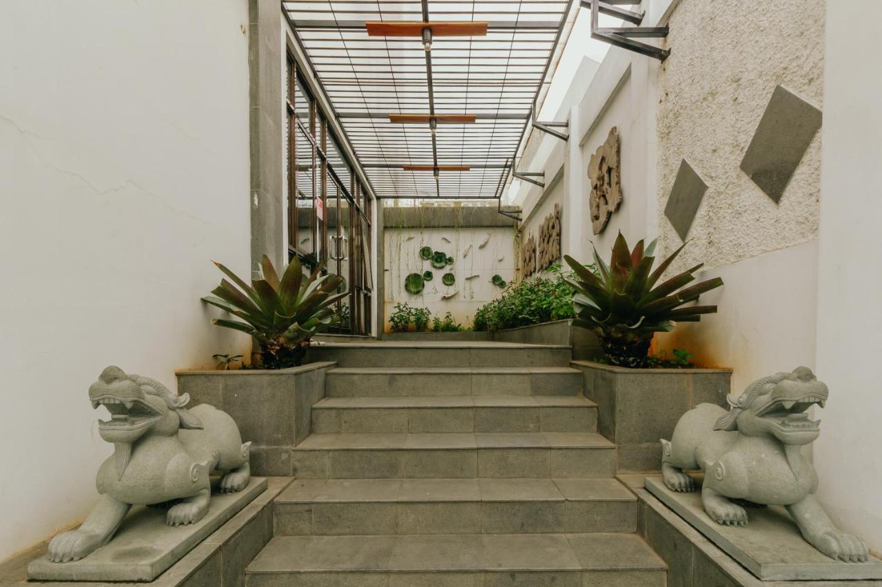 Urbanest Inn House Slipi Giacarta Esterno foto