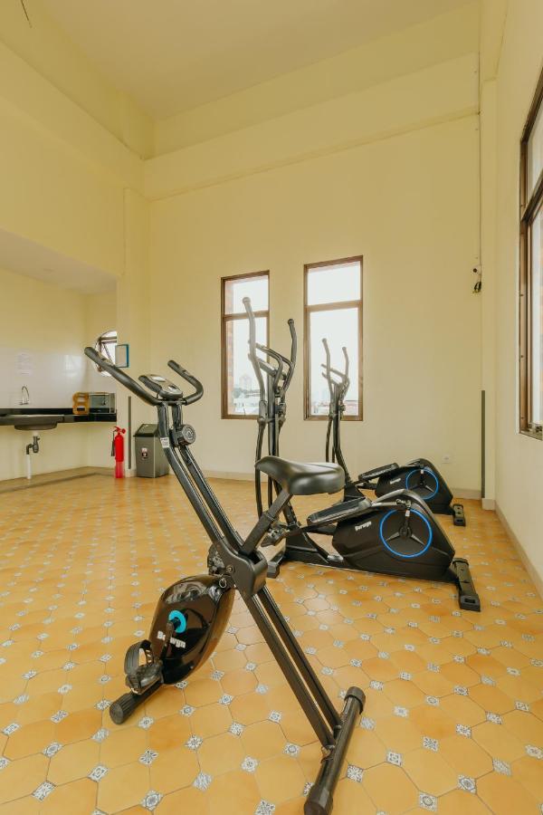 Urbanest Inn House Slipi Giacarta Esterno foto