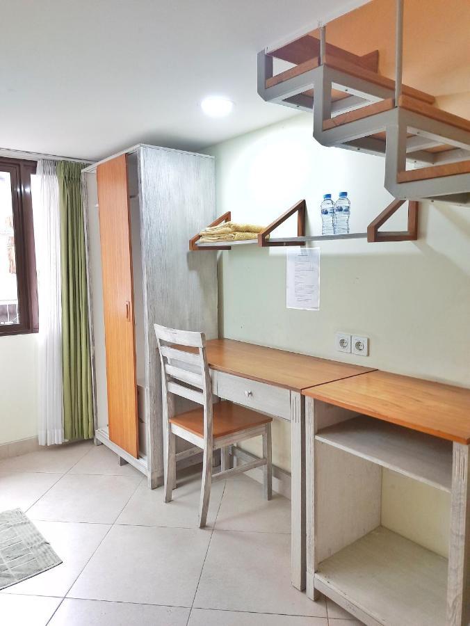 Urbanest Inn House Slipi Giacarta Esterno foto