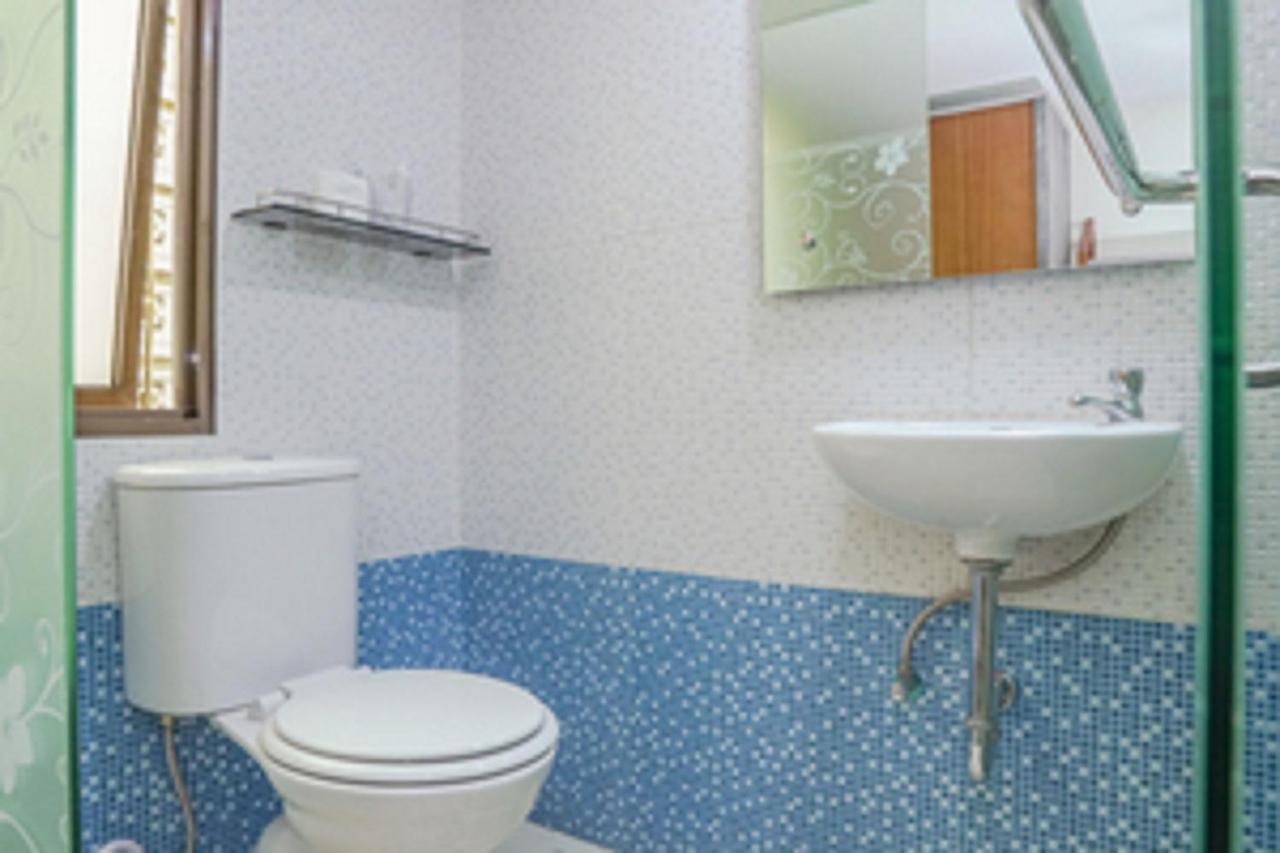 Urbanest Inn House Slipi Giacarta Esterno foto