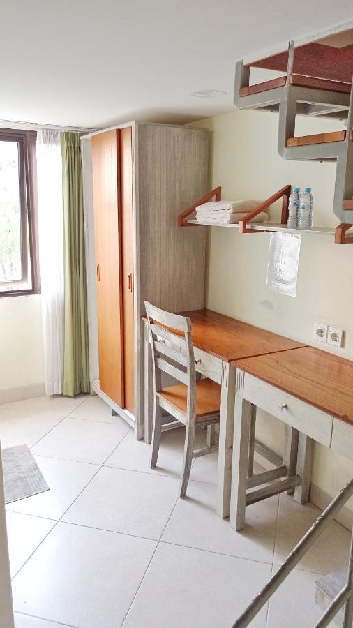 Urbanest Inn House Slipi Giacarta Esterno foto